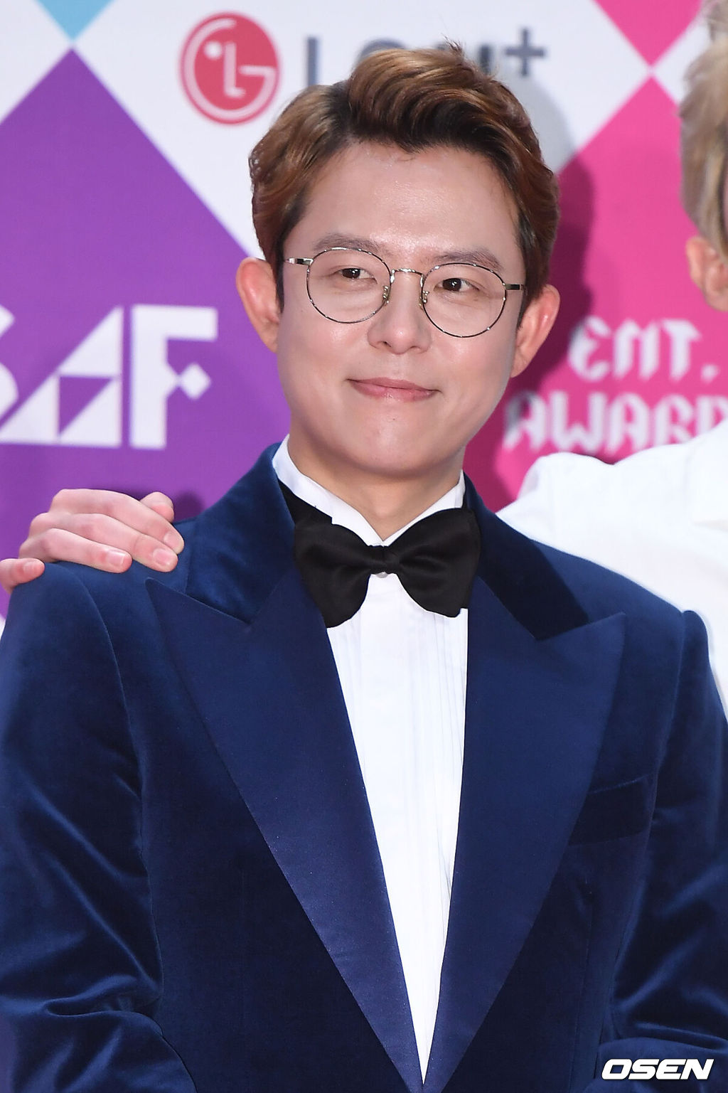 25일 오후 서울 마포구 상암동 SBS 프리즘타워에서 진행된 SBS 연예대상에서 토니안이 포토타임을 갖고 있다. / youngrae@osen.co.kr