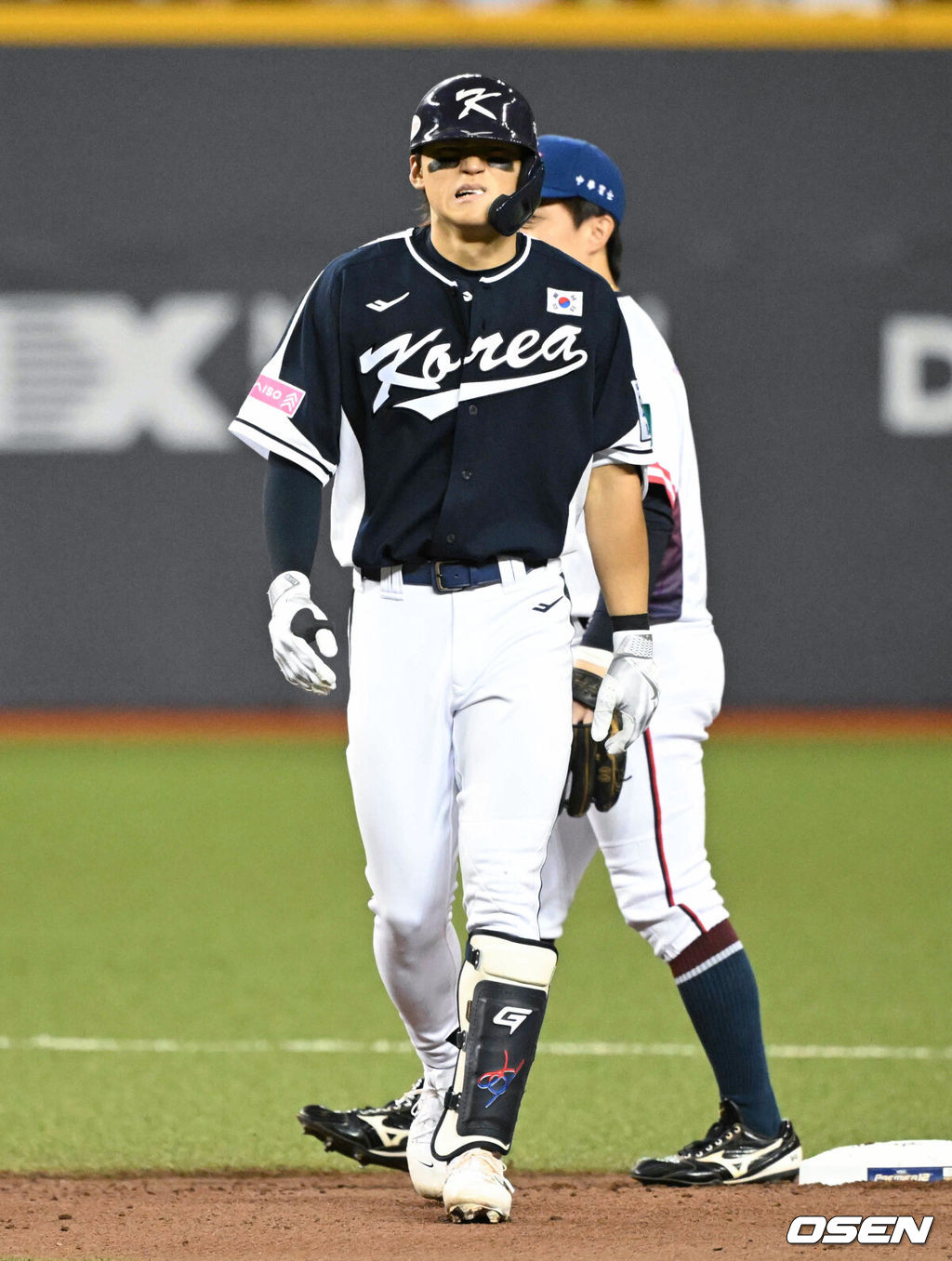 13일 오후 대만 타이베이돔에서 세계야구소프트볼연맹(WBSC) 프리미어12 2024 B조 1차전 대한민국과 대만의 경기가 열렸다.대한민국은 1차전 선발투수로 고영표, 대만은 린위민을 내세웠다.6회초 1사 한국 김도영이 타격한 뒤 2루까지 진루했으나 파울이 선언되자 아쉬워하고 있다. 한국에서 비디오 판독 요청이 있었으나 원심 유지. 2024.11.13 /sunday@osen.co.kr