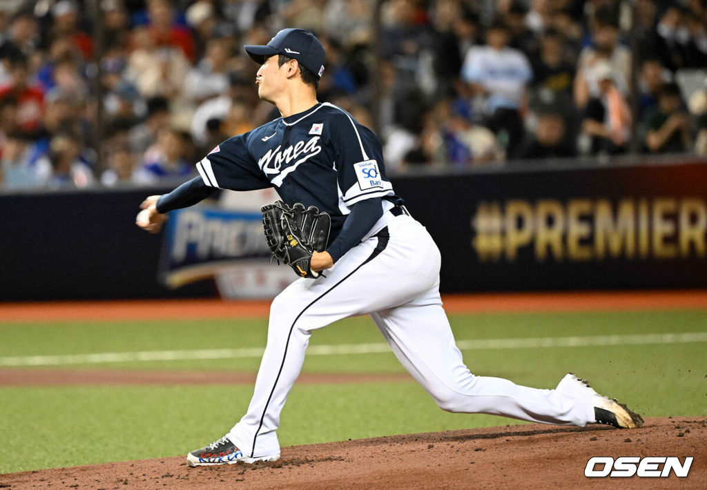 13일 오후 대만 타이베이돔에서 세계야구소프트볼연맹(WBSC) 프리미어12 2024 B조 1차전 대한민국과 대만의 경기가 열렸다.대한민국은 1차전 선발투수로 고영표, 대만은 린위민을 내세웠다.1회말 한국 선발 고영표가 역투하고 있다. 2024.11.13 /sunday@osen.co.kr