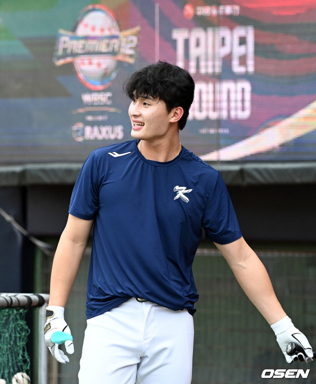 14일 오후 대만 타이베이 티엔무야구장에서 세계야구소프트볼연맹(WBSC) 프리미어12 2024 B조 2차전 대한민국과 쿠바의 경기가 열릴 예정이다.대한민국은 2차전 선발투수로 곽빈, 쿠바는 리반 모이넬로를 내세웠다.경기에 앞서 한국 윤동희가 타격 훈련을 하고 있다. 2024.11.14 /sunday@osen.co.kr