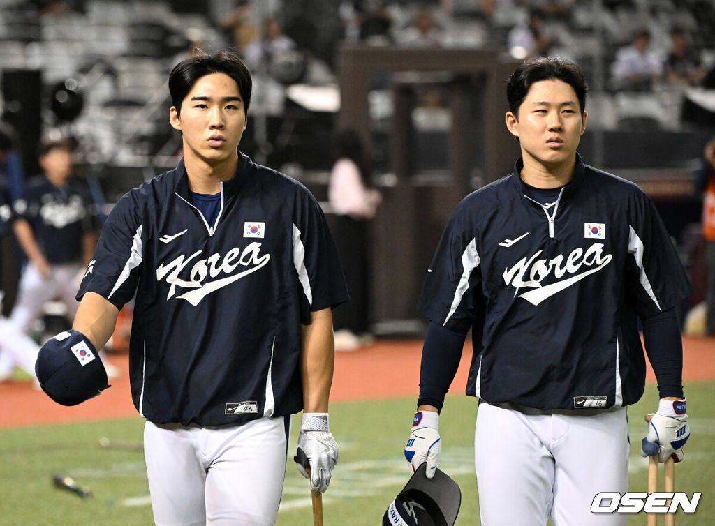 15일 오후 대만 타이베이돔에서 세계야구소프트볼연맹(WBSC) 프리미어12 2024 B조 대한민국과 일본의 경기가 열렸다.대한민국은 3차전 선발투수로 최승용, 일본은 다카하시 히로토를 내세웠다.경기에 앞서 이주형과 최원준이 훈련을 하고 있다. 2024.11.15 /sunday@osen.co.kr