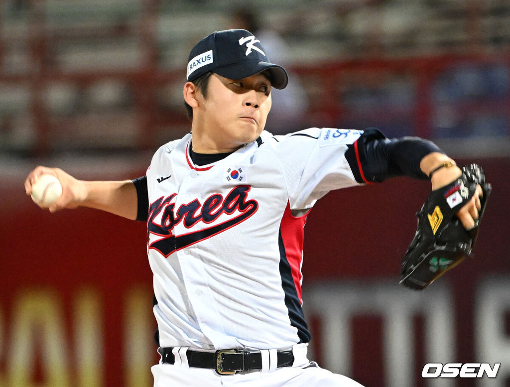 16일 오후 대만 타이베이 티엔무야구장에서 세계야구소프트볼연맹(WBSC) 프리미어12 2024 B조 대한민국과 도미니카공화국의 경기가 열렸다. 8회초 1사에서 한국 박영현이 역투하고 있다. 2024.11.16 /sunday@osen.co.kr