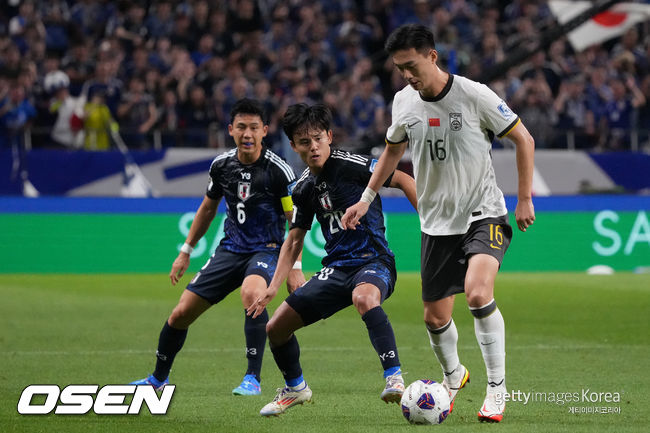 SAITAMA, JAPAN - SEPTEMBER 05: Jiang Shenglong of China (R) controls the ball under pressure of Takefusa Kubo of Japan (C) during the FIFA World Cup Asian 3rd Qualifier Group C match between Japan and China at Saitama Stadium on September 05, 2024 in Saitama, Japan. (Photo by Koji Watanabe/Getty Images)