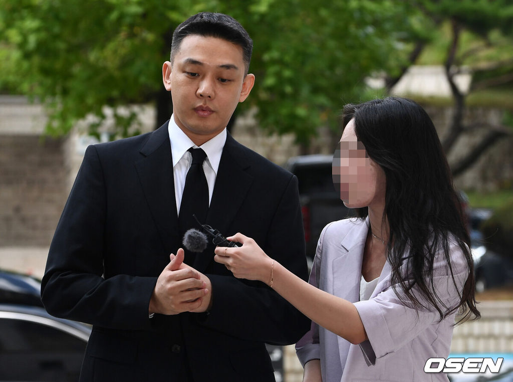 3일 오후 서울 서초구 서울중앙지법에서 배우 유아인(본명 엄홍식)의 마약혐의 1심 공판이 열렸다. 유아인은 프로포폴 등 의료용 마약류를 상습 투약한 혐의를 받고 있다. 배우 유아인이 법정으로 들어서고 있다. 2024.09.03 / ksl0919@osen.co.kr