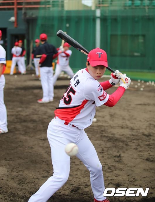 외야수 예비루키 박재현이 타격훈련을 하고 있다./KIA 타이거즈 제공