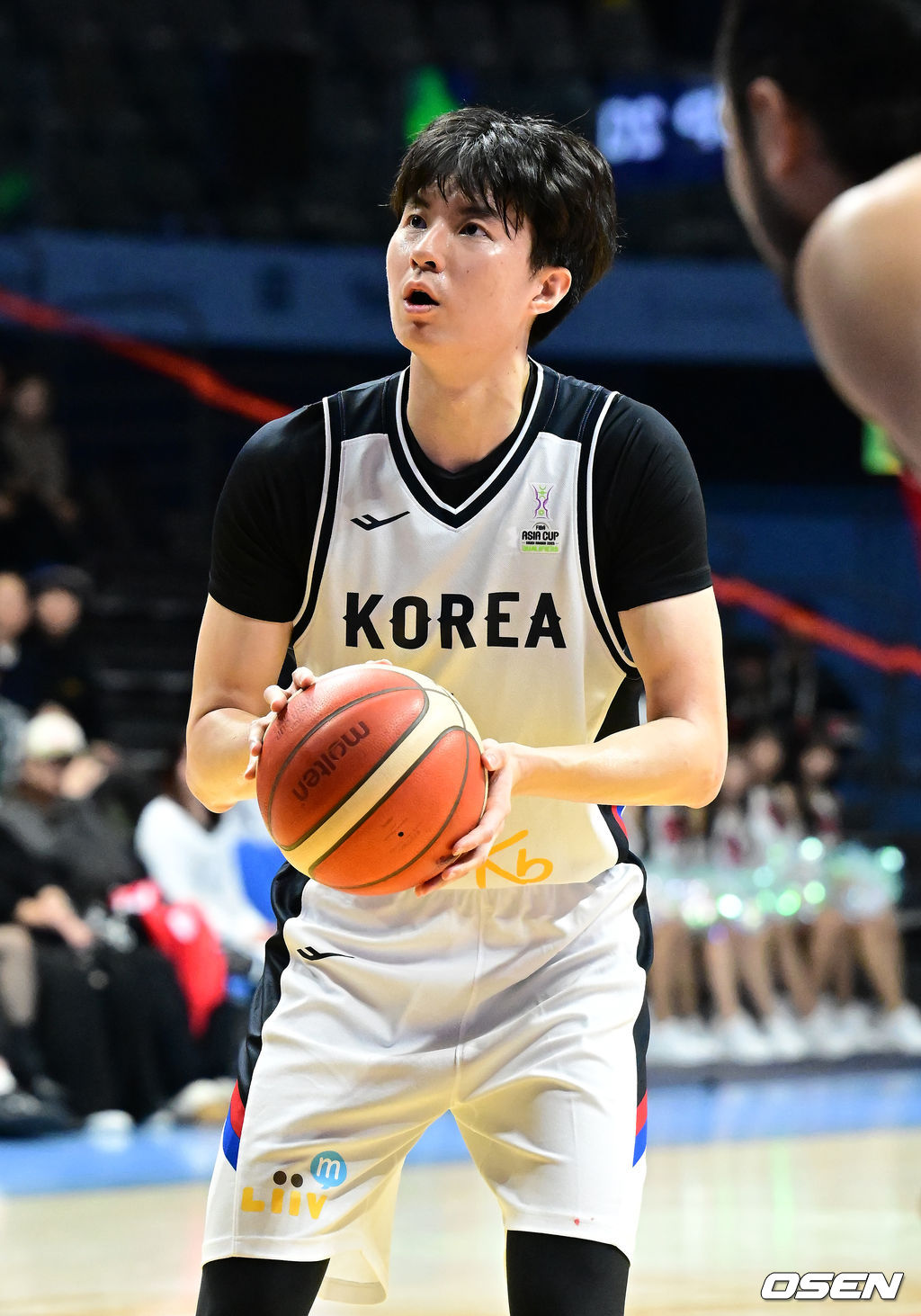 21일 오후 경기 고양시 고양소노아레나에서 ‘2025 국제농구연맹(FIBA) 아시아컵’ 예선 대한민국과 인도네시아의 경기가 열렸다. 현재 한국은 1승 1패로 2전 전승을 거둔 호주에 이어 A조 2위를 달리고 있다. 1쿼터 대한민국 이현중이 자유투를 넣고 있다. 2024.11.21 / ksl0919@osen.co.kr