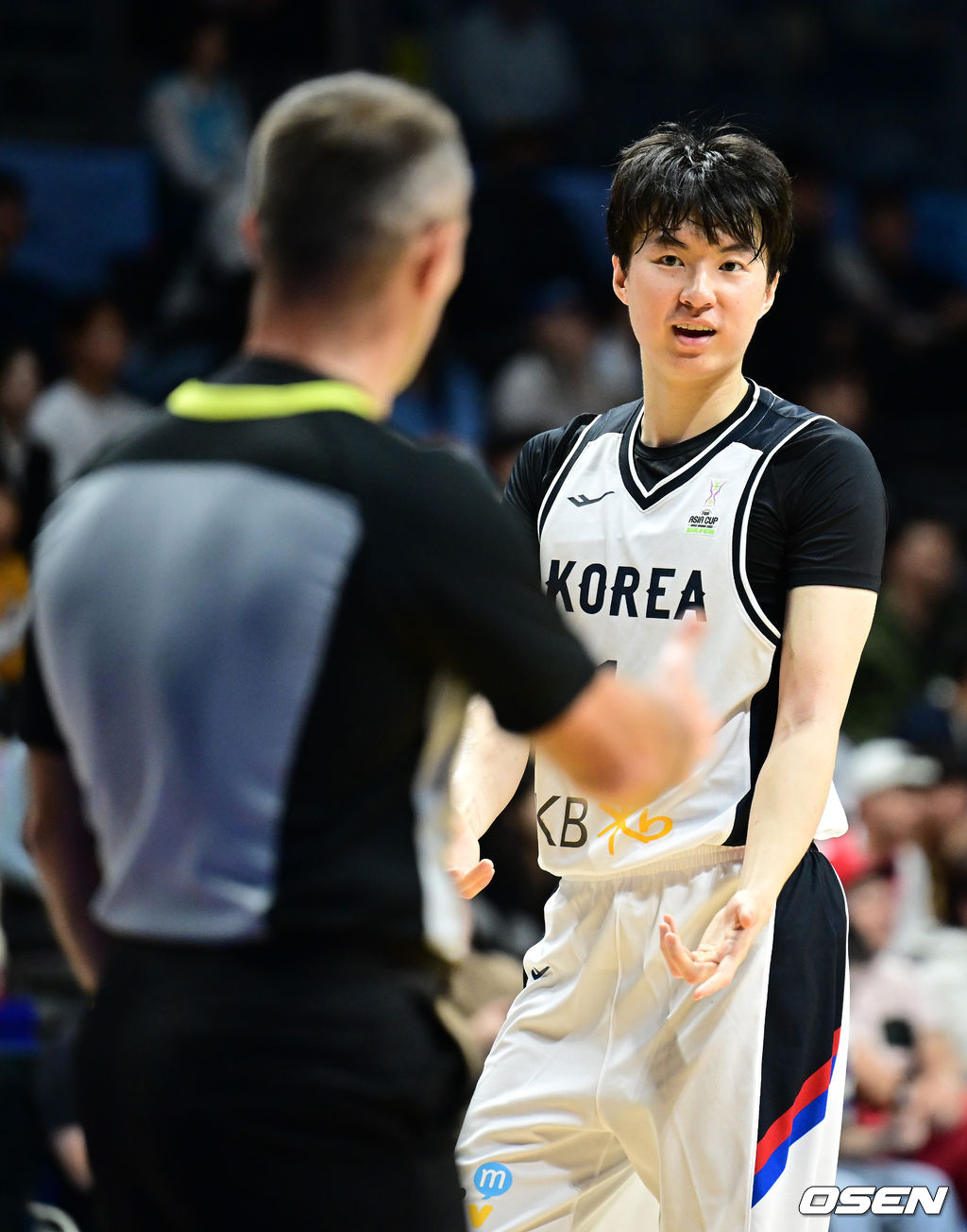 21일 오후 경기 고양시 고양소노아레나에서 ‘2025 국제농구연맹(FIBA) 아시아컵’ 예선 대한민국과 인도네시아의 경기가 열렸다. 현재 한국은 1승 1패로 2전 전승을 거둔 호주에 이어 A조 2위를 달리고 있다. 2쿼터 대한민국 이현중이 판정에 항의하고 있다. 2024.11.21 / ksl0919@osen.co.kr