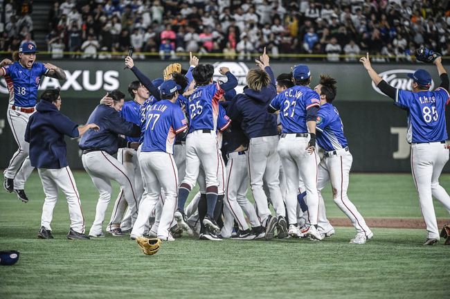 대만 선수들이 프리미어12 우승 확정 후 기뻐하고 있다. /WBSC 홈페이지