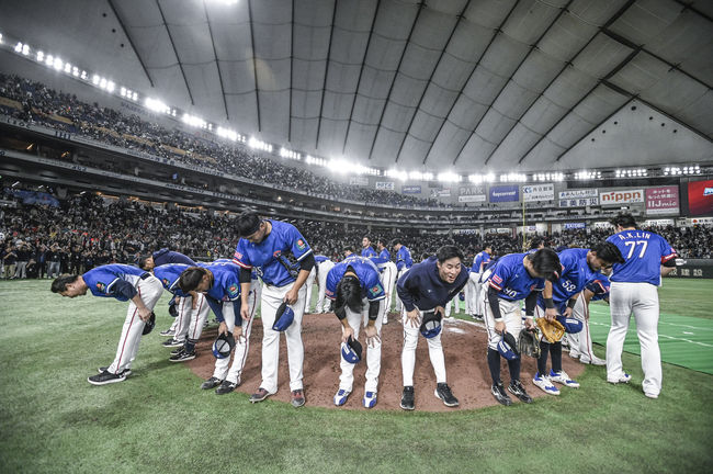 대만 선수들이 프리미어12 우승 확정 후 기뻐하고 있다. /WBSC 홈페이지