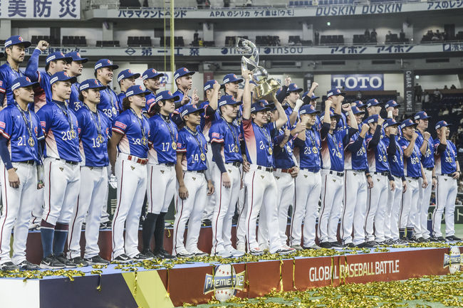 대만야구대표팀이 프리미어12 우승 후 시상식을 갖고 있다. /WBSC 홈페이지