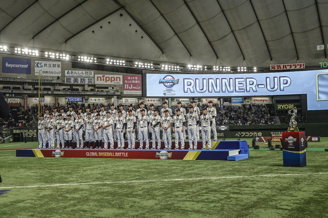 프리미어12 준우승으로 마친 일본야구대표팀이 시상식을 갖고 있다. /WBSC 홈페이지