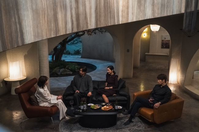 The Trunk (L to R) Seo Hyun-jin as Noh In-ji, Gong Yoo as Han Jeong-won, Jung Yun-ha as Lee Seo-yeon, Jo I-geun as Yoon Ji-o in The Trunk Cr. Kim Seung-wan/Netflix © 2024