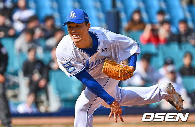 [OSEN=대구, 이석우 기자] 15일 대구 삼성라이온즈파크에서 2024 신한 SOL 뱅크 KBO 리그 삼성 라이온즈와 롯데 자이언츠의 시범경기가 열렸다. 삼성 라이온즈 장필준이 역투하고 있다. 2024.03.15 / foto0307@osen.co.kr