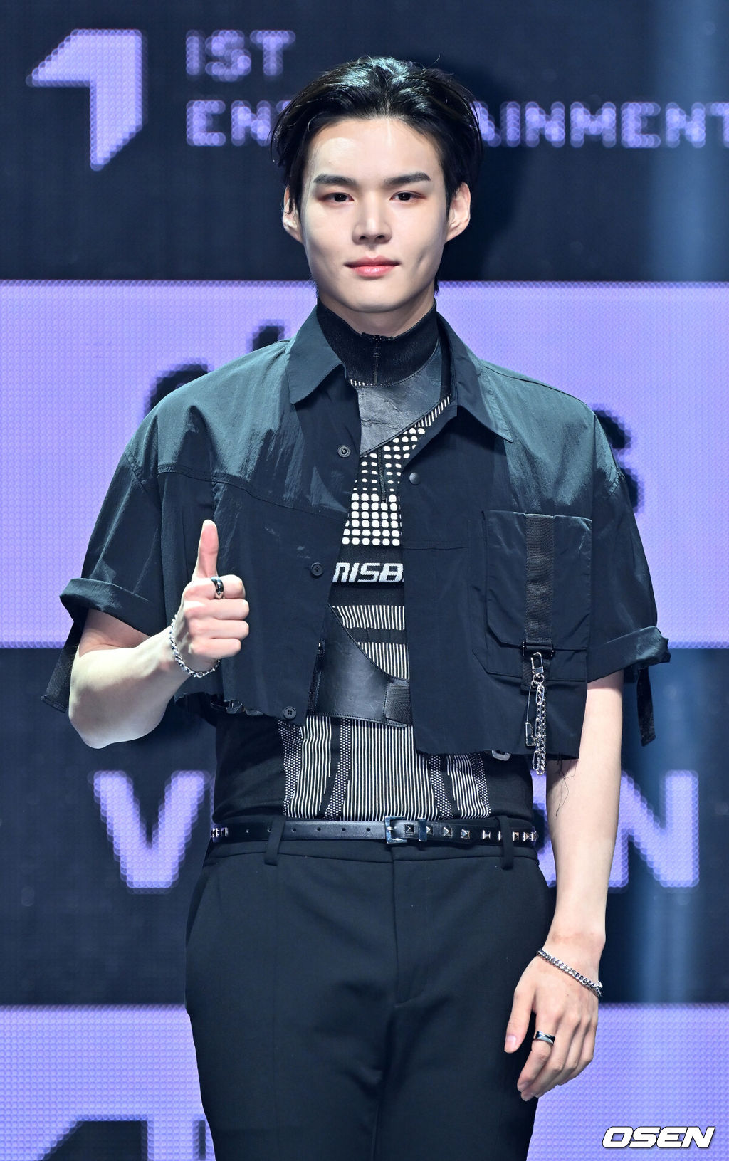 그룹 빅톤(VICTON)의 강승식, 허찬, 임세준, 도한세, 최병찬, 정수빈이 31일 오후 서울 광진구 예스24 라이브홀에 참석해 미니 7집 '카오스(Chaos)' 발매 기념 미디어 쇼케이스를 가졌다.빅톤 임세준이 무대 위에서 포즈를 취하고 있다. 2022.05.31 /rumi@osen.co.kr