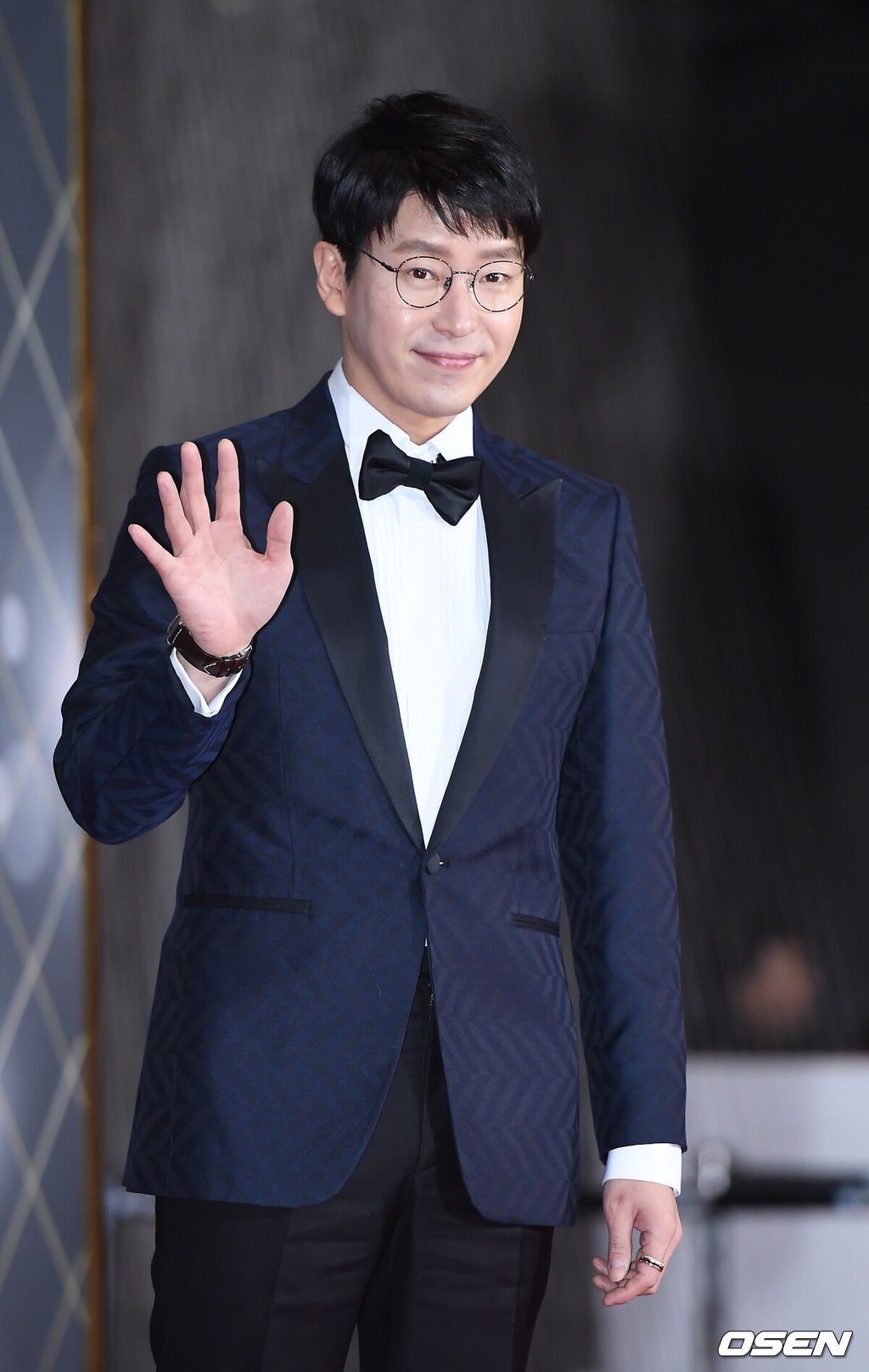 배우 엄기준이 31일 오후 서울 마포구 SBS 프리즘타워 로비에서 진행된 '2018 SBS 연기대상' 포토월 행사에 참석해 레드카펫을 밟고 있다. / youngrae@osen.co.kr