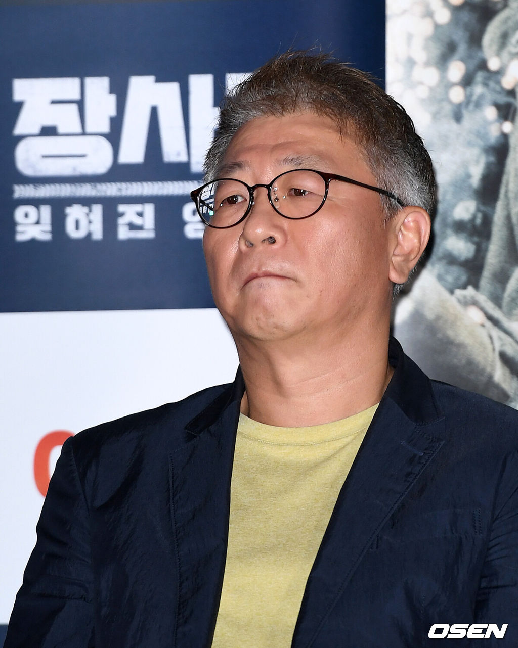 18일 오후 서울 용산구 CGV 용산아이파크몰에서 영화 '장사리 : 잊혀진 영웅들' 언론시사회가 열렸다.'장사리 : 잊혀진 영웅들'은 평균나이 17세, 훈련기간 단 2주. 역사에 숨겨진 772명 학도병들이 인천상륙작전을 성공시키기 위해 투입됐던 장사상륙작전을 그린 작품으로 오는 25일 개봉한다.곽경택 감독이 취재진의 질문을 듣고 있다. /sunday@osen.co.kr