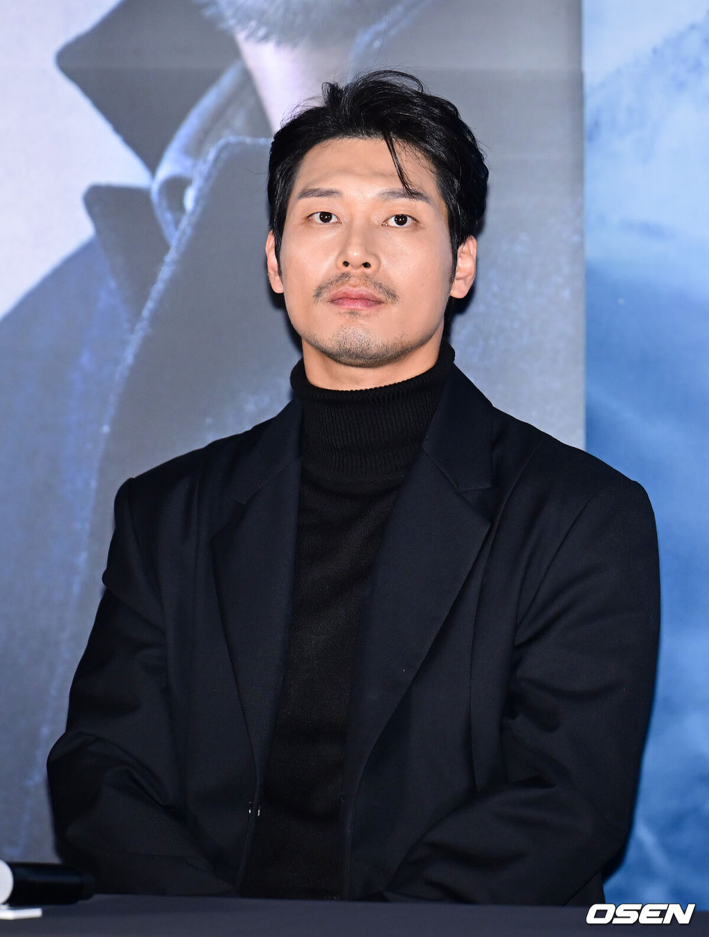 18일 오후 서울 용산구 한강대로 CGV 용산아이파크몰에서 영화 ‘하얼빈’의 언론시사회가 열렸다. 영화 ‘하얼빈’은 1900년대 당시 처절한 상황 속에서도 굳건한 심지로 거사를 행했던 장군 안중근의 면모, 인간 안중근의 고뇌까지 다루며 그동안 다뤄지지 않았던 이야기를 재조명할 예정이다.배우 박훈이 생각에 잠겨 있다. 2024.12.18 / ksl0919@osen.co.kr