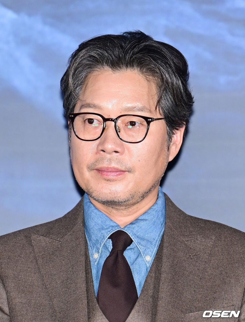 18일 오후 서울 용산구 한강대로 CGV 용산아이파크몰에서 영화 ‘하얼빈’의 언론시사회가 열렸다. 영화 ‘하얼빈’은 1900년대 당시 처절한 상황 속에서도 굳건한 심지로 거사를 행했던 장군 안중근의 면모, 인간 안중근의 고뇌까지 다루며 그동안 다뤄지지 않았던 이야기를 재조명할 예정이다.배우 유쟈명이 생각에 잠겨 있다. 2024.12.18 / ksl0919@osen.co.kr