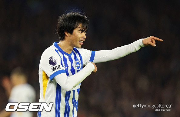 BRIGHTON, ENGLAND - NOVEMBER 29: Kaoru Mitoma of Brighton & Hove Albion gestures during the Premier League match between Brighton & Hove Albion FC and Southampton FC at Amex Stadium on November 29, 2024 in Brighton, England. (Photo by Richard Heathcote/Getty Images)