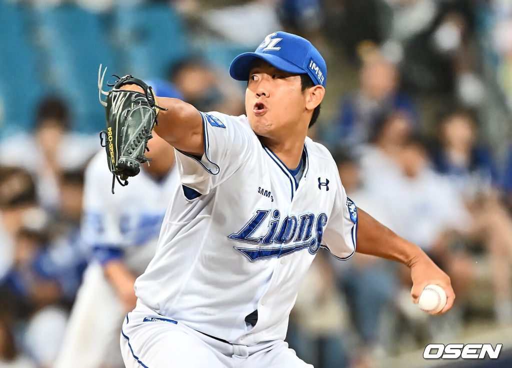 13일 대구삼성라이온즈파크에서 2024 신한 SOL 뱅크 KBO 리그 삼성 라이온즈와 KT 위즈의 경기가 열렸다. 홈팀 삼성은 백정현이 방문팀 KT는 엄상백이 선발 출전했다. 삼성 라이온즈 이상민이 역투하고 있다. 2024.08.13 / foto0307@osen.co.kr