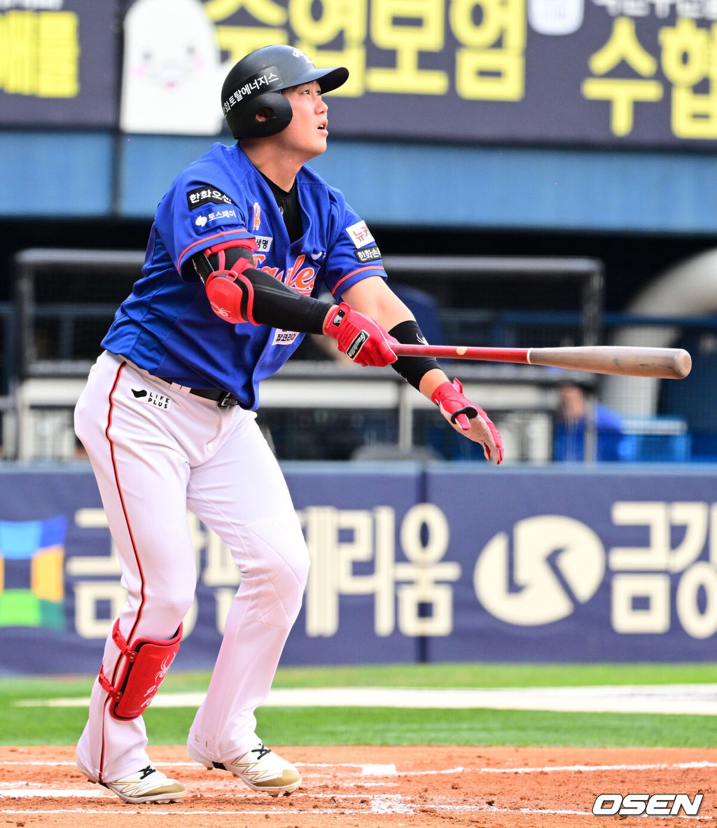 28일 오후 서울 잠실야구장에서 2024 신한 SOL Bank KBO리그 LG 트윈스와 한화 이글스의 경기가 열렸다.이날 LG는 최원태, 한화는 와이스를 선발로 내세웠다.2회초 무사에서 한화 하주석이 우월 솔로포를 날리고 있다. 2024.07.28 / jpnews@osen.co.kr