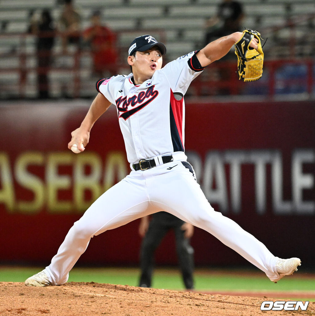 16일 오후 대만 타이베이 티엔무야구장에서 세계야구소프트볼연맹(WBSC) 프리미어12 2024 B조 대한민국과 도미니카공화국의 경기가 열렸다. 5회초 한국 조병현이 역투하고 있다. 2024.11.16 /sunday@osen.co.kr