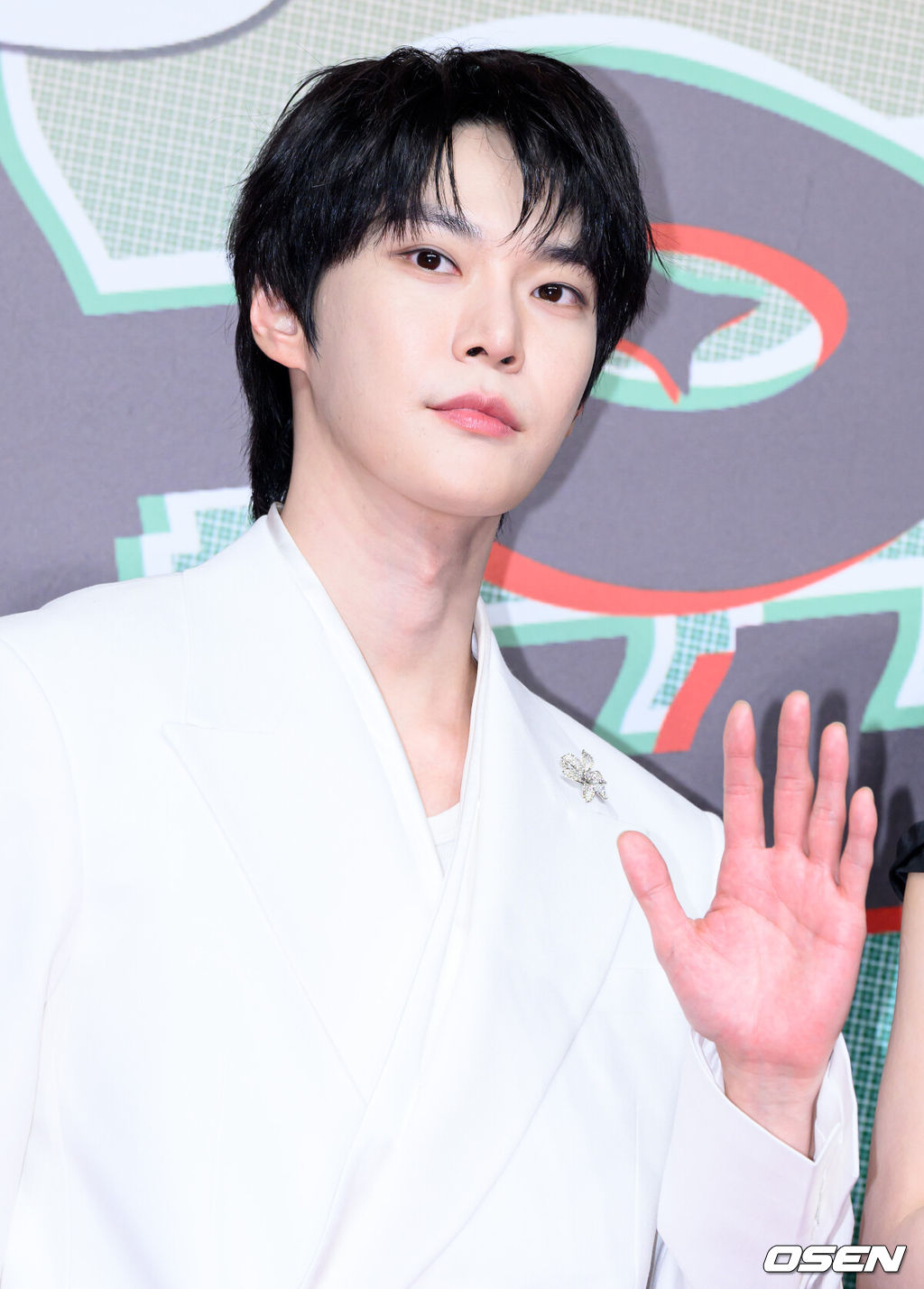 25일 오후 인천 중구 인스파이어 리조트 그랜드 볼룸에서 2024 SBS 가요대전 레드카펫 행사가 열렸다.이번 ‘가요대전’에는 8년 만에 돌아온 지드래곤을 비롯해 키(KEY), 2NE1, NCT 127, NCT DREAM, Stray Kids (스트레이 키즈), (여자)아이들, ATEEZ(에이티즈), WayV, ITZY, 투모로우바이투게더, 이영지, CRAVITY, TREASURE(트레저), aespa, ENHYPEN(엔하이픈), IVE, NMIXX, LE SSERAFIM, 뉴진스(NewJeans), BOYNEXTDOOR, ZEROBASEONE, 라이즈(RIIZE), TWS 투어스), NCT WISH, 아일릿(ILLIT), BABYMONSTER, NEXZ, izna(이즈나)까지 총 29팀이 출연한다.그룹 NCT 도영이 레드카펫을 밟고 있다. 2024.12.25 /sunday@osen.co.kr