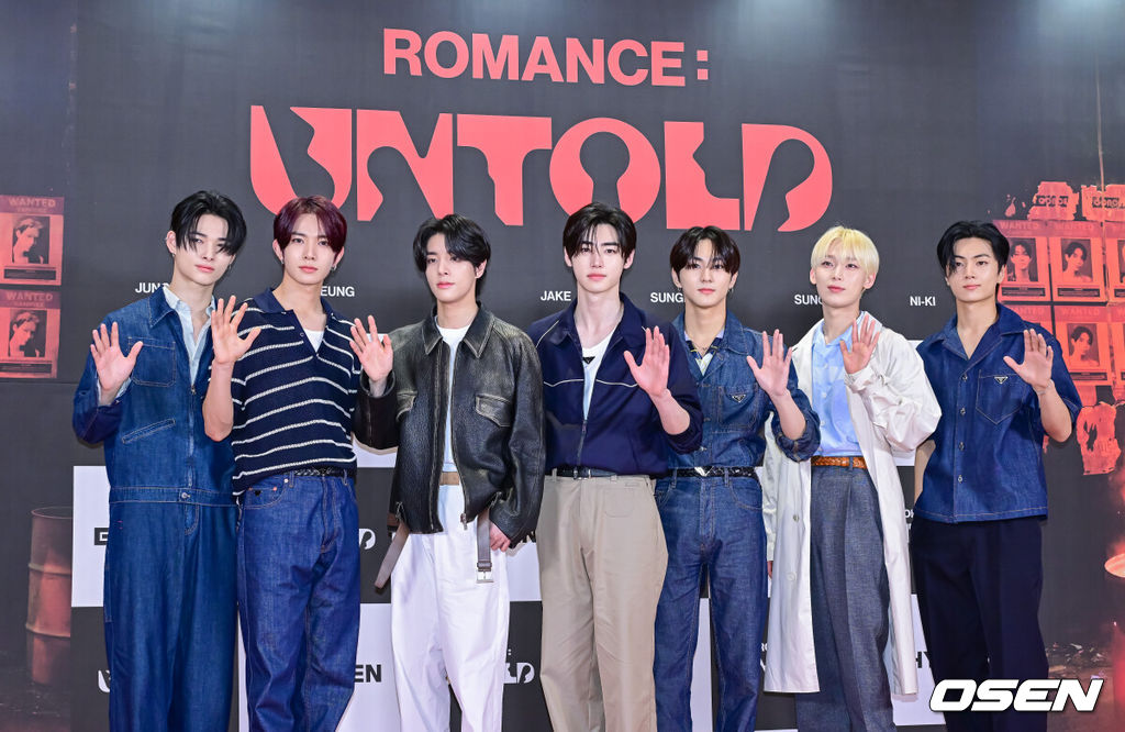 22일 오후 서울 강남구 삼성동 메가박스 코엑스에서 엔하이픈 정규 2집 ‘ROMANCE : UNTOLD’ 콘셉트 시네마 단체 관람 이벤트가 열렸다.‘ROMANCE : UNTOLD’는 엔하이픈이 2년 9개월 만에 선보이는 정규 앨범인 만큼 콘셉트 트레일러를 단편 영화로 제작했다. 연출은 이충현 감독이 맡았다. 내달 12일 발매.엔하이픈이 포토타임을 하고 있다. 2024.06.22 / jpnews@osen.co.kr