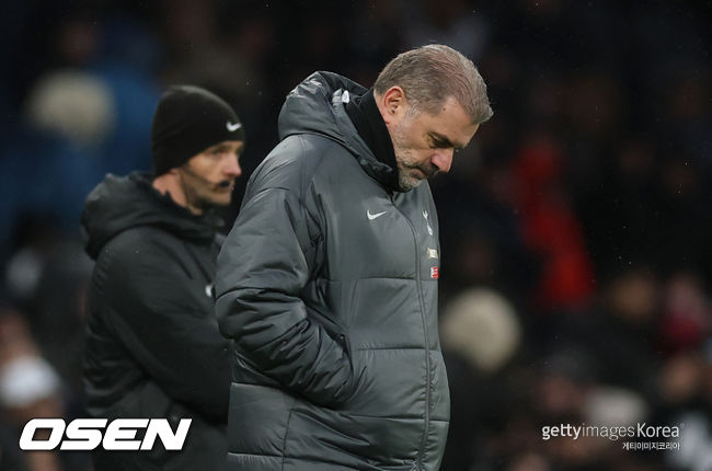 LONDON, ENGLAND - JANUARY 26: Ange Postecoglou, Manager of Tottenham Hotspur, reacts during the Premier League match between Tottenham Hotspur FC and Leicester City FC at Tottenham Hotspur Stadium on January 26, 2025 in London, England. (Photo by Julian Finney/Getty Images)