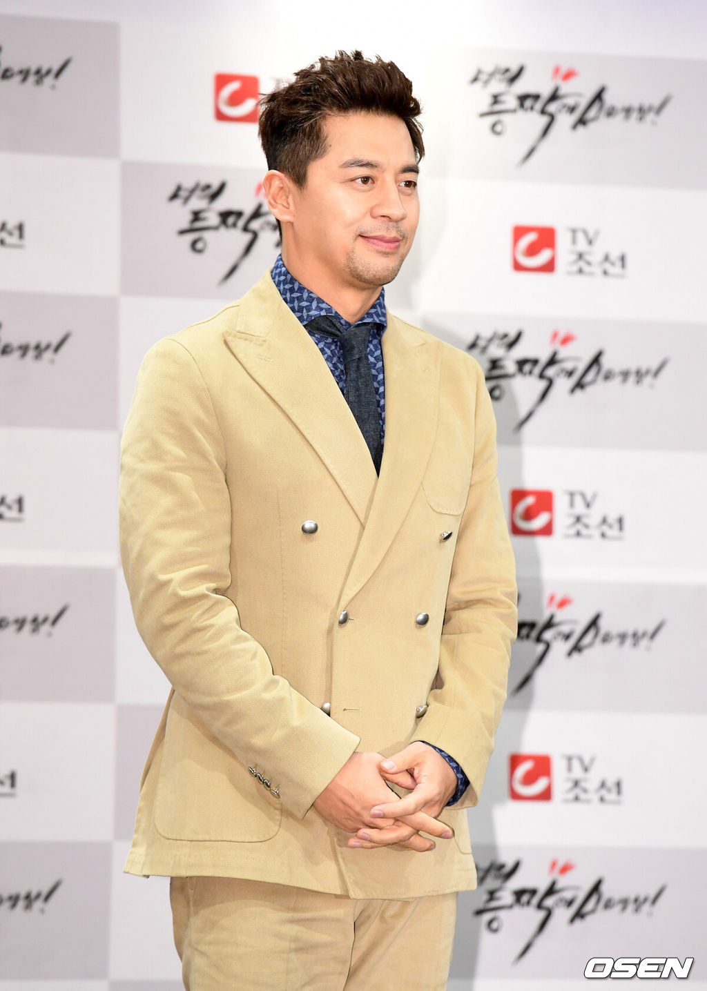 27일 오후 서울 태평로 코리아나호텔에서 열린 TV조선 일일극의 역습 '너의 등짝에 스매싱' 제작발표회에서 배우 권오중이 참석해 포즈를 취하고 있다. 불황 속 가장의 '사돈집 살이'가 주요 스토리 라인인 '너의 등짝에 스매싱'은 총 50부작으로, 오는 12월 4일 첫 방송 예정이다./jpnews@osen.co.kr