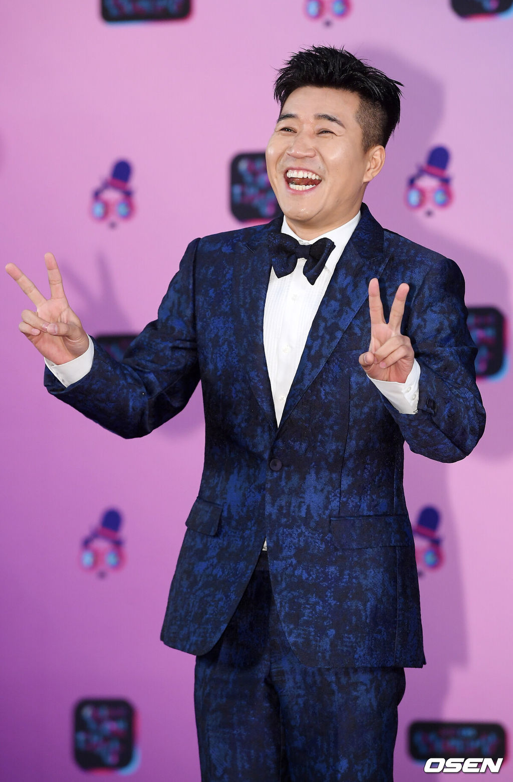 21일 오후 서울 영등포구 여의도 KBS 본관 로비에서 진행된 '2019 KBS 연예대상' 포토월 행사 진행됐다.김종민이 포토월로 입장하며 포즈를 취하고 있다./ rumi@osen.co.kr