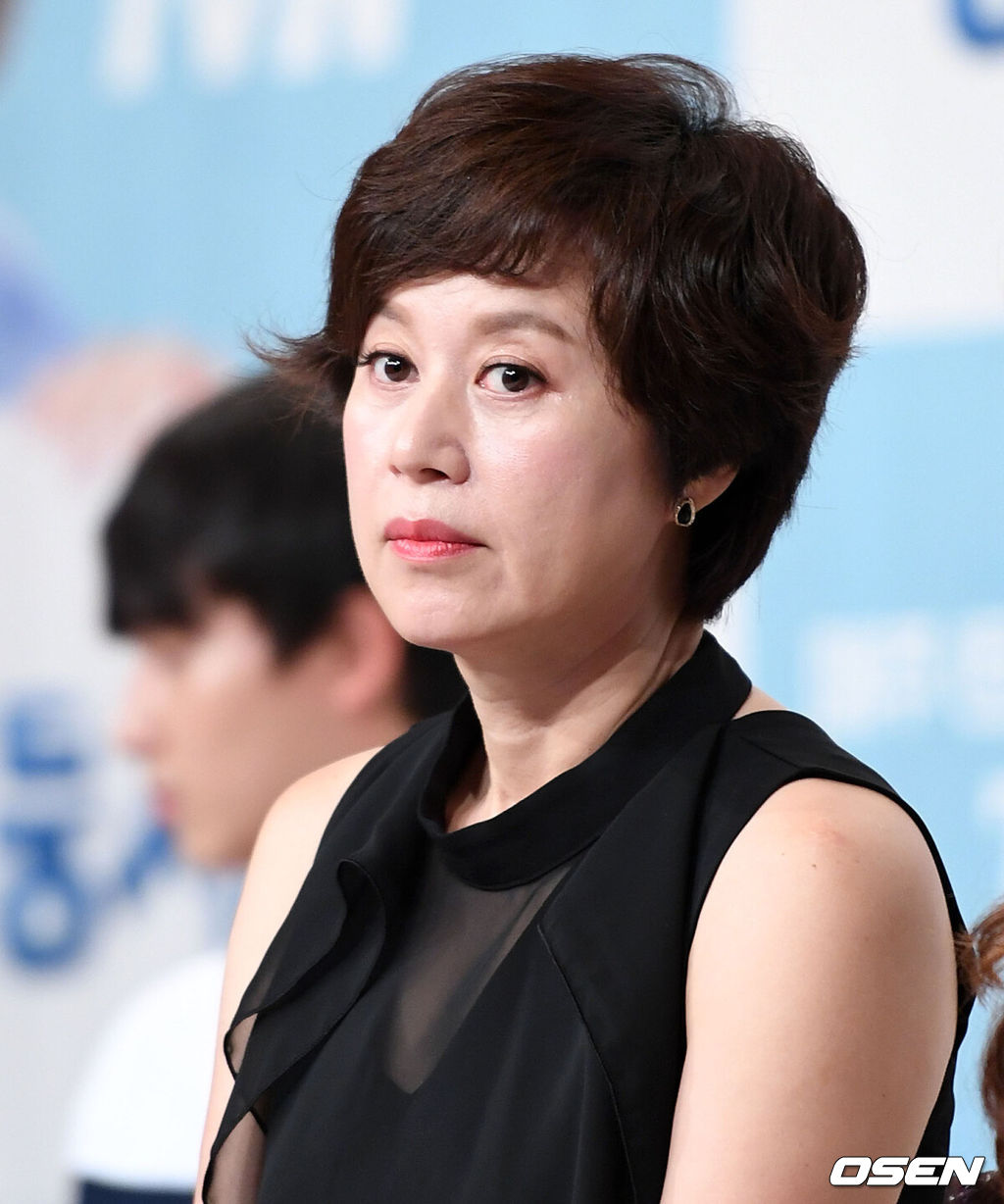 10일 오후 서울 영등포 타임스퀘어 아모리스홀에서 tvN 오늘부터 독립 ‘둥지탈출’ 제작발표회가 열렸다.박미선이 취재진의 질문을 듣고 있다. /sunday@osen.co.kr