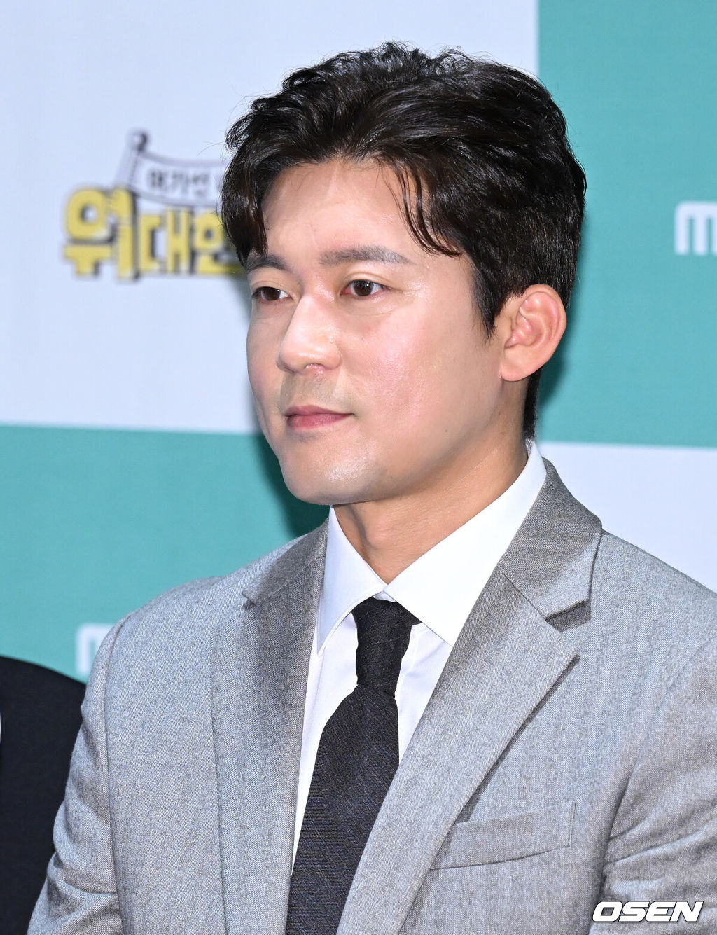 16일 오후 서울 마포구 스탠포드호텔코리아에서 MBC 에브리원 예능프로그램 '위대한 가이드' 제작발표회가 열렸다.<br /><br />아나운서 김대호가 취재진의 질문을 듣고 있다. 2023.10.16 /sunday@osen.co.kr