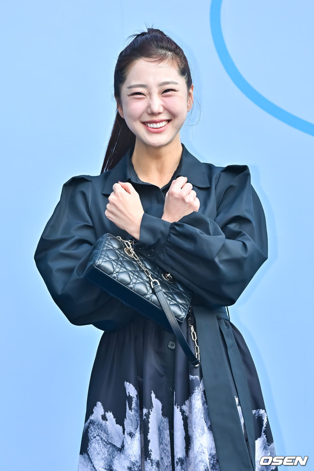 8일 서울 동대문 디자인플라자(DDP)에서 ‘2024 S/S 서울패션위크’ 두칸 포토월 행사가 열렸다.기상캐스터 김가영이 포즈를 취하고 있다. 2023.09.08 / soul1014@osen.co.kr