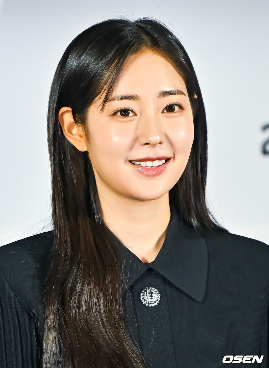 26일 오후 서울 용산아이파크몰 내 CGV 용산에서 티빙 오리지널 드라마 '피라미드 게임'(극본 최수이/연출 박소연/크리에이터 이재규)' 제작발표회가 진행됐다.김지연(우주소녀 보나)과 장다아, 류다인가 출연하는 '피라미드 게임'은 한 달에 한 번 비밀투표로 왕따를 뽑는 백연여고 2학년 5반에서 학생들이 가해자와 피해자, 방관자로 나뉘어 점차 폭력에 빠져드는 잔혹한 서바이벌 서열 전쟁이다.배우 신슬기가 미소 짓고 있다.   2024.02.26  / soul1014@osen.co.kr