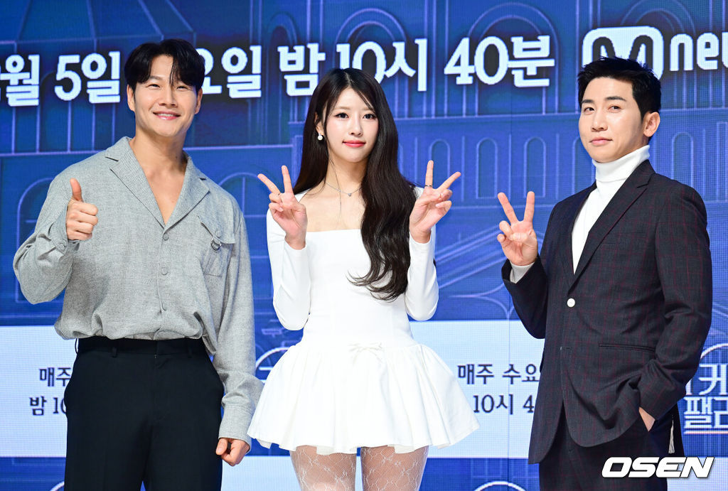 4일 오전 서울 강남구 엘리에나 호텔에서 Mnet '커플팰리스2' 제작발표회가 열렸다. 완벽한 결혼 상대를 찾는 싱글남녀들을 위한 대규모 커플 매칭 서바이벌로, ‘결혼정보회사(결정사)’ 못지않은 극사실적 매칭 시스템을 통해 평생을 함께하고 싶은 동반자를 찾는 스토리를 담아낸다.가수 김종국, 미주, 개그맨 유세윤이 포즈를 취하고 있다. 2025.02.04 / ksl0919@osen.co.kr