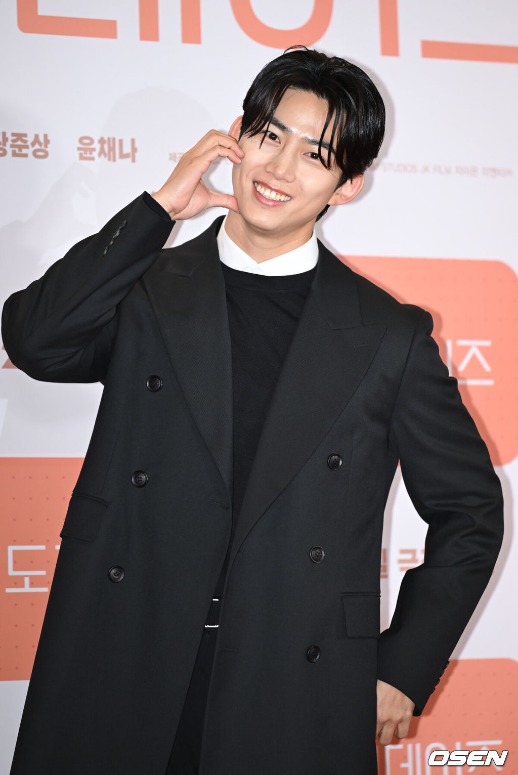 29일 오후 서울 용산 CGV에서 넷플릭스 영화 '도그데이즈'  VIP 시사회가 열렸다.가수 옥택연이 포토타임을 갖고 있다. 2024.01.29 / ksl0919@osen.co.kr