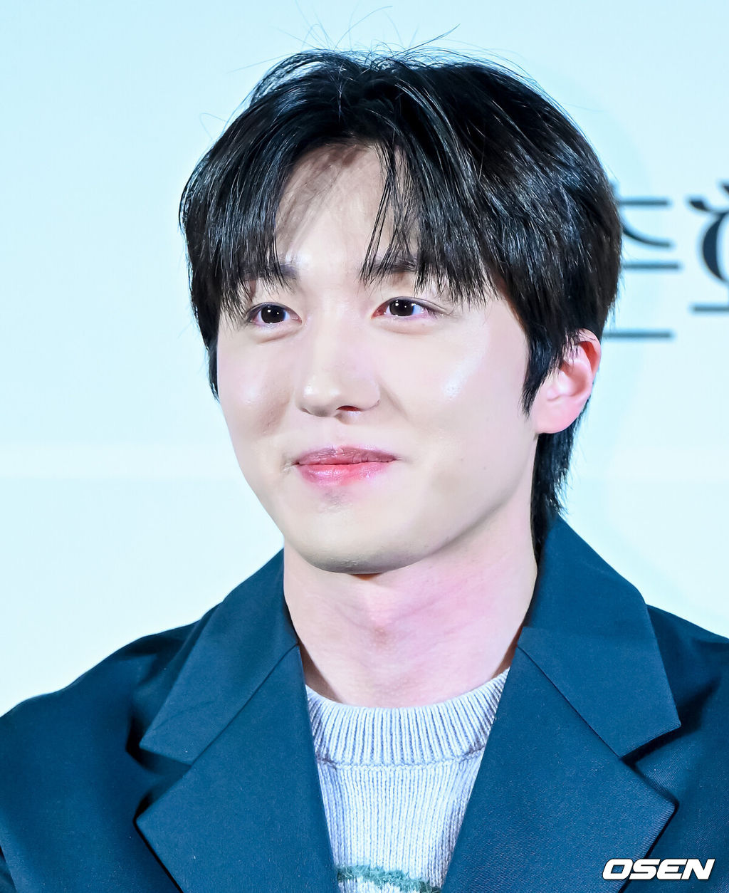 5일 오후 서울 용산구 한강로동 CGV 용산아이파크몰에서 티빙 오리지널 시리즈 ‘춘화연애담’ 제작발표회가 열렸다.'춘화연애담'은 파격적인 연담집 ‘춘화연애담’으로 도성이 들썩이는 가운데 첫사랑에 실패한 공주 화리(고아라 분)가 직접 부마를 찾겠다는 선언에 도성 최고 바람둥이 환(장률 분)과 1등 신랑감 장원(강찬희 분)이 휘말리게 되면서 벌어지는 로맨틱 청춘사극으로 오는 2월 6일(목) 첫 공개를 앞두고 있다.강찬희가 간담회를 하고 있다. 2025.02.05/ jpnews@osen.co.kr