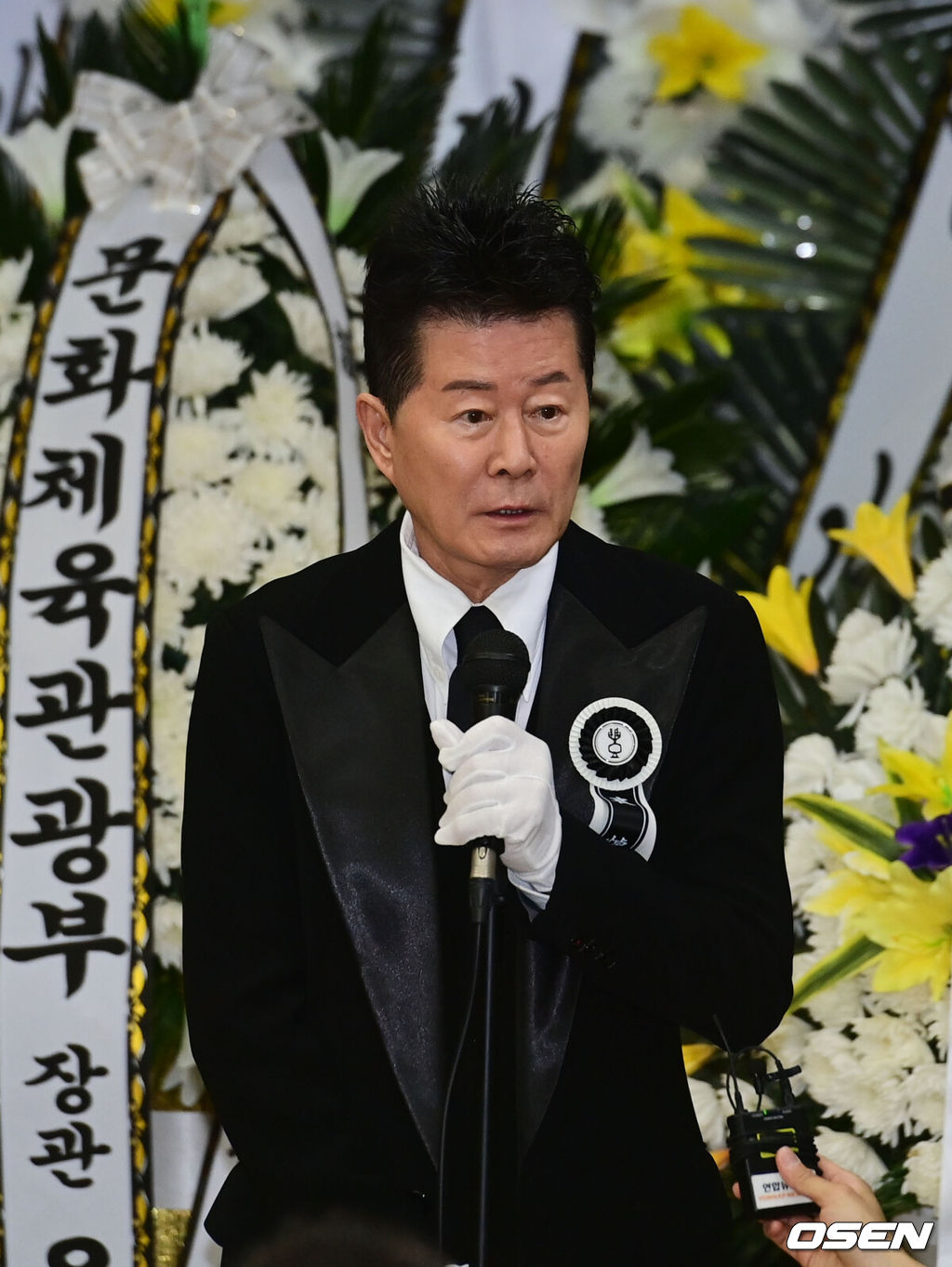 고(故) 송대관의 영결식이 9일 오전 서울대학병원 장례식장에서 진행됐다.영결식에서 고인과 막역했던 연예계 대표 절친 태진아가 대표로 추도사를 낭독했다. 이어 현재 대한가수협회 협회장을 맡고 있는 후배 가수 이자연이 조사, 가수 강진이 애사를 맡았다.가수 태진아가 추도사를 하고 있다. 2025.02.09 /cej@osen.co.kr