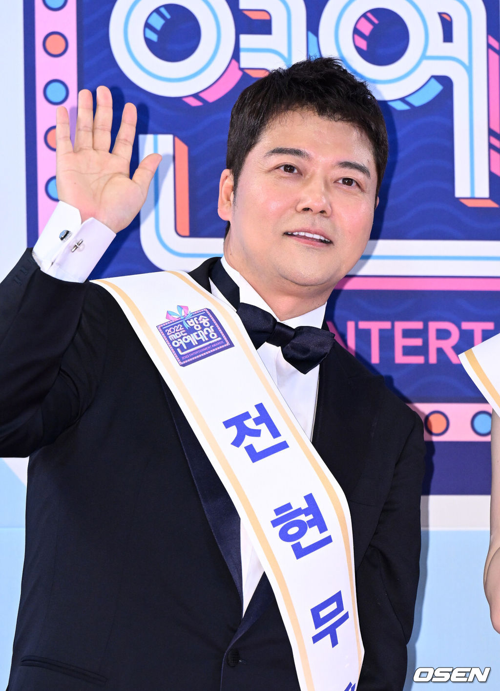 29일 오후 서울 상암 MBC 미디어센터에서 2022 MBC 방송연예대상 레드카펫 행사가 진행됐다.MC를 맡은 방송인 전현무가 레드카펫을 밟고 있다. 2022.12.29 /sunday@osen.co.kr