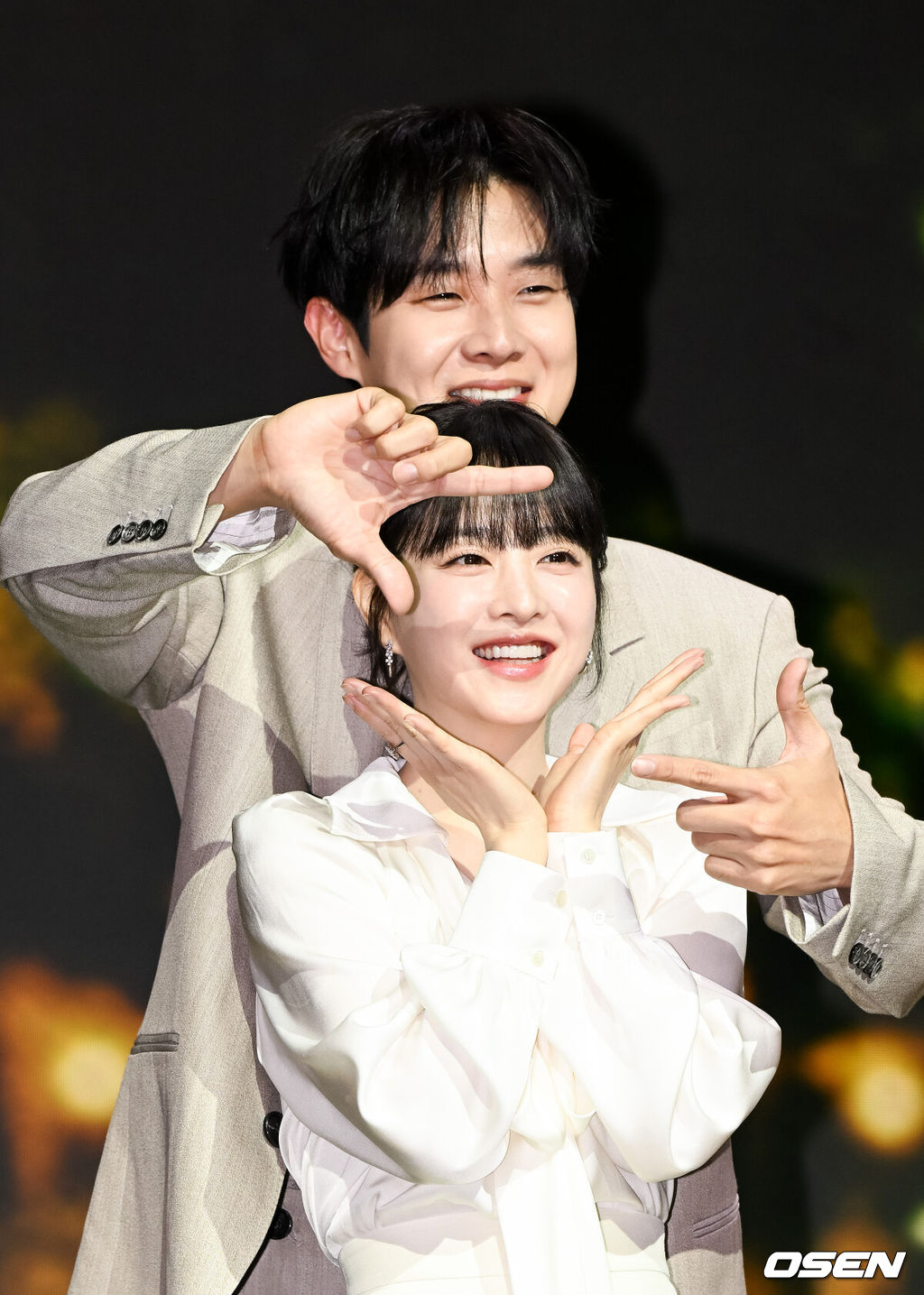 12일 서울 동대문 JW메리어트 동대문에서 넷플릭스(Netflix) 시리즈 ‘멜로무비’ 제작발표회가 진행됐다. ‘멜로무비’는 사랑도 하고 싶고 꿈도 이루고 싶은 애매한 청춘들이 서로를 발견하고 영감이 되어주며 각자의 트라우마를 이겨내는 이야기를 담아낸 청춘 로맨스다.배우 박보영과 최우식이 포즈를 취하고 있다.  2025.02.12 / soul1014@osen.co.kr