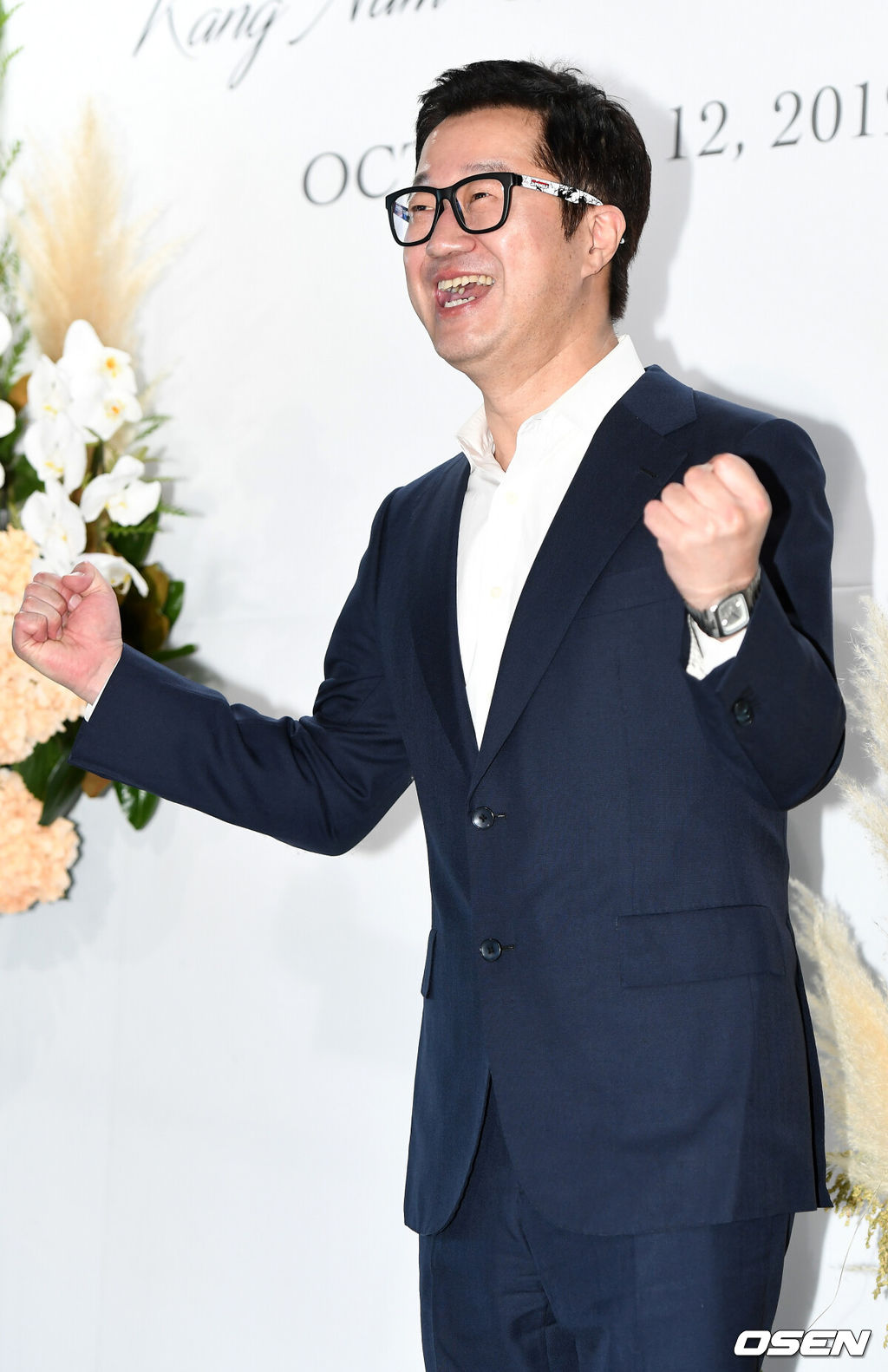 가수 강남과 전 스피드스케이팅선수 이상화가 12일 오전 서울의 한 호텔에서 결혼식을 올린다.방송인 지상렬이 하객으로 참석해 포토타임을 하고 있다. /dreamer@osen.co.kr