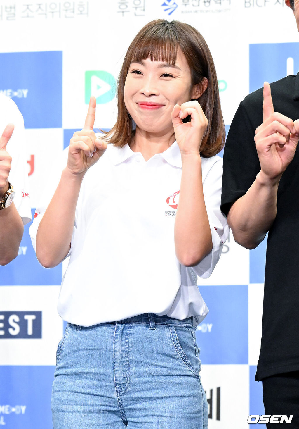 3일 오전 서울 마포구 스탠포드호텔에서 ‘제 10회 부산 국제 코미디 페스티벌’ 기자회견이 열렸다. ‘부산 국제코미디페스티벌’은 올해로 10주년을 맞이, 오는 8월 19일부터 8월 28일까지 열흘간 부산 전역에서 진행된다. 8월 19일 화려한 개막식과 코미디페스티벌의 상징인 블루카펫, 갈라쇼를 시작으로 본격적인 축제의 서막을 올린다. 이어 8월 20일부터 28일까지 해운대구, 남구 등 부산 전역에서 국내외 유명 코미디 공연팀의 수준 높은 극장 공연이 펼쳐질 예정이다. 개그맨 오나미가 포토타임을 갖고 있다. 2022.08.03 /ksl0919@osen.co.kr