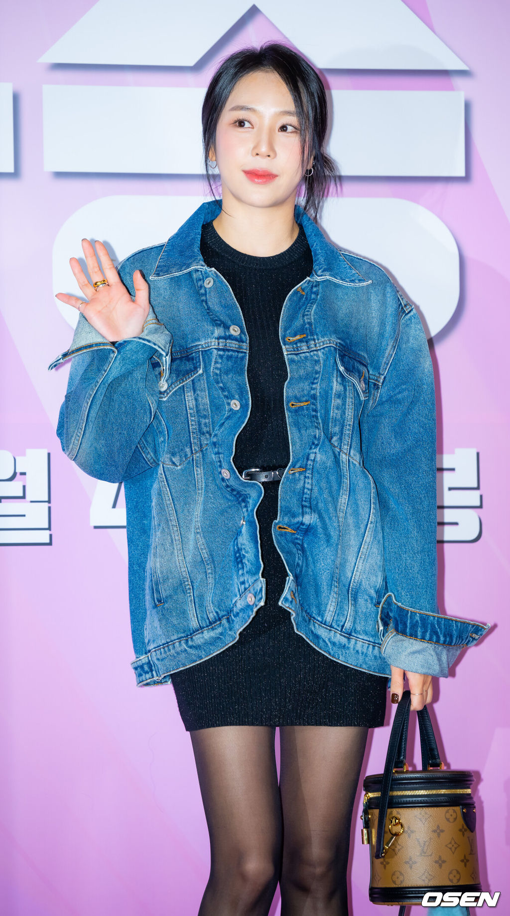 28일 오후 서울 용산구 CGV 용산아이파크몰에서 영화 '1승' VIP 시사회 포토월 행사가 열렸다.영화 '1승'은 이겨본 적 없는 감독과 이길 생각 없는 구단주, 이기는 법 모르는 선수들까지 승리의 가능성이 1도 없는 프로 여자배구단이 1승을 위해 도전에 나서는 이야기.포토월에서 방송인 예원이 포토타임을 갖고 있다. 2024.11.28 / rumi@osen.co.kr