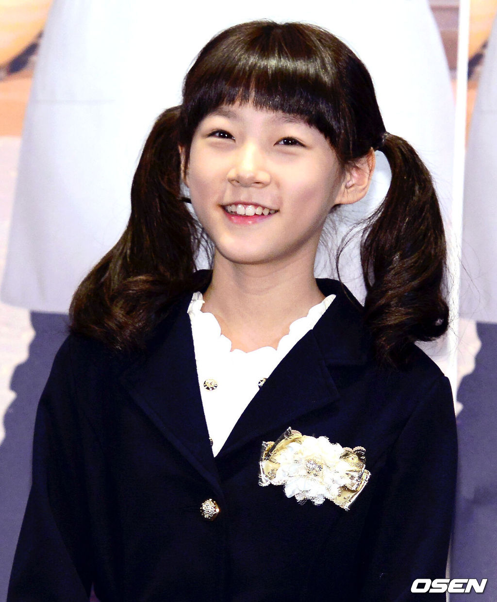 26일 오후 여의도 CGV에서 진행된 MBC 일일시트콤 '엄마가뭐길래' 제작발표회에서 김새론이 포토타임을 갖고 있다.'엄마가 뭐길래'는 대박 국수집을 운영하는 사장이자 그라민 은행을 꿈꾸며 일수를 찍는 나문희 여사를 중심으로 독립해 가정을 이루었던 자식들이 실패한 인생으로 어머니 집으로 들어오게 되면서 생기는 이야기들을 담은 가족 시트콤이다.한편, MBC 일일시트콤 '엄마가 뭐길래'는 오는 10월8일 오후 7시45분에 첫 방송된다./ ouxou@osen.co.kr