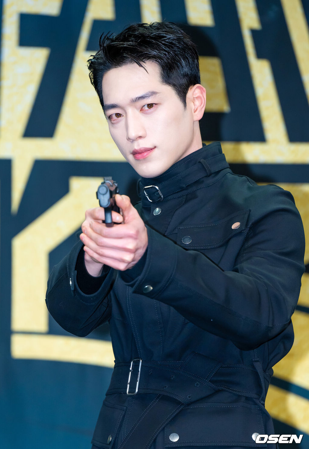 20일 오후 서울 상암 MBC 골든마우스홀에서 MBC 새 금토드라마 ‘언더커버 하이스쿨’ 제작발표회가 열렸다.‘언더커버 하이스쿨’(극본 임영빈, 연출 최정인)은 고종 황제의 사라진 금괴의 행방을 쫓기 위해 고등학생으로 위장 잠입한 국정원 요원의 좌충우돌 N차 고딩 활약기를 담은 드라마다.배우 서강준이 포토타임을 가지고 있다. 2025.02.20 /rumi@osen.co.kr