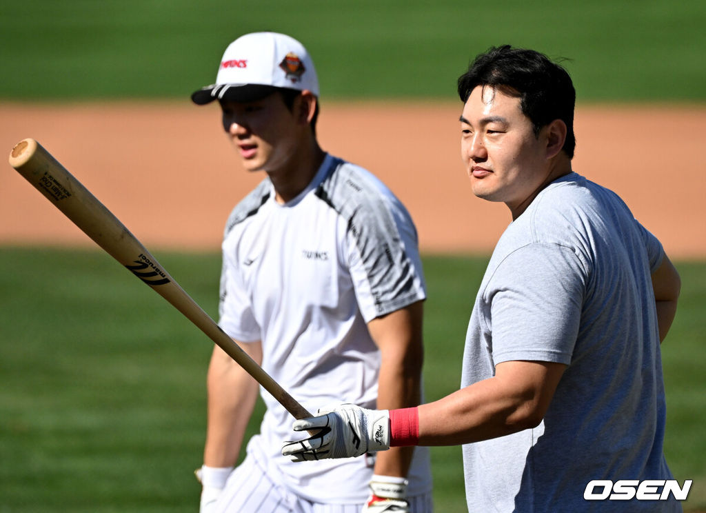 19일(한국시간) 미국 애리조나주 스코츠데일 인디언스쿨 파크 베이스볼필드에서 LG 트윈스의 1차 스프링캠프가 진행됐다.미국 스프링캠프를 마친 LG는 오는 2월 24일 일본 오키나와에서 2차 스프링캠프를 펼칠 예정이다.최지만이 훈련을 하고 있다. 2025.02.19 / sunday@osen.co.kr
