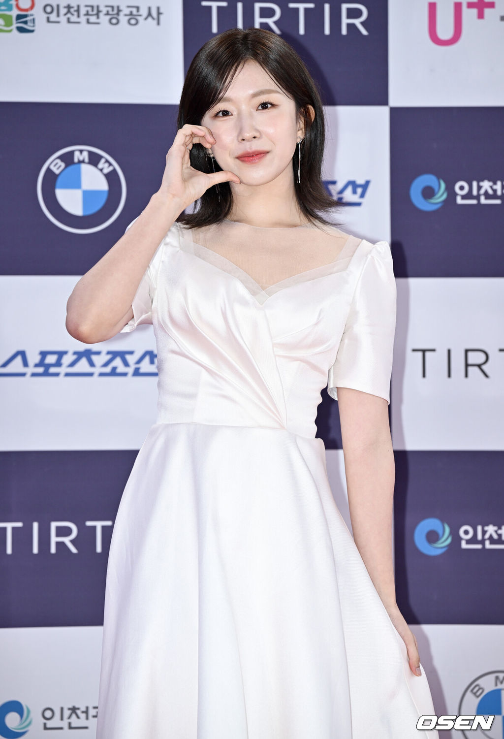 제3회 청룡시리즈어워즈 레드카펫 및 포토월 행사가 19일 인천 파라다이스시티에서 열렸다.청룡시리즈어워즈는 2022년 대한민국 최초로 시도된 오리지널 스트리밍 시리즈를 대상으로 하는 시상식이다. 사회는 전현무와 임윤아로 3년 연속 호흡을 맞춘다.배우 윤가이가 포즈를 취하고 있다. 2024.07.19 /cej@osen.co.kr