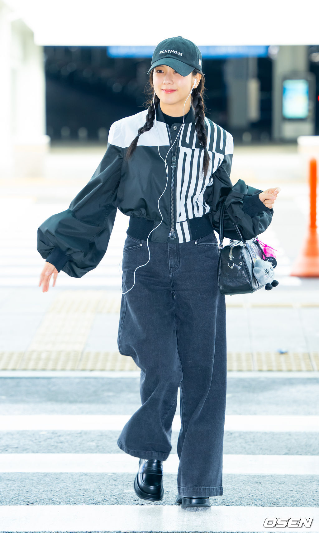 블랙핑크 지수,&apos;상큼 발랄한 출국길&apos;