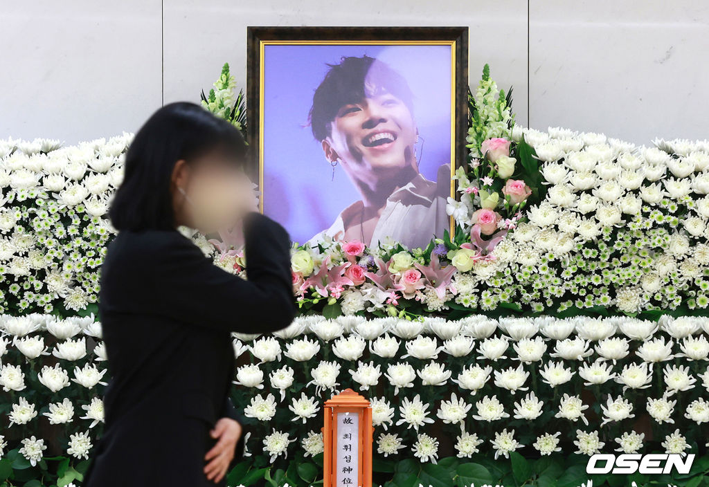 우리 곁은 떠난 휘성